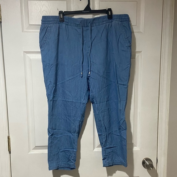 Old Navy Chambray Mid-Rise Chambray Pull-On Pants for Women - Picture 2 of 6